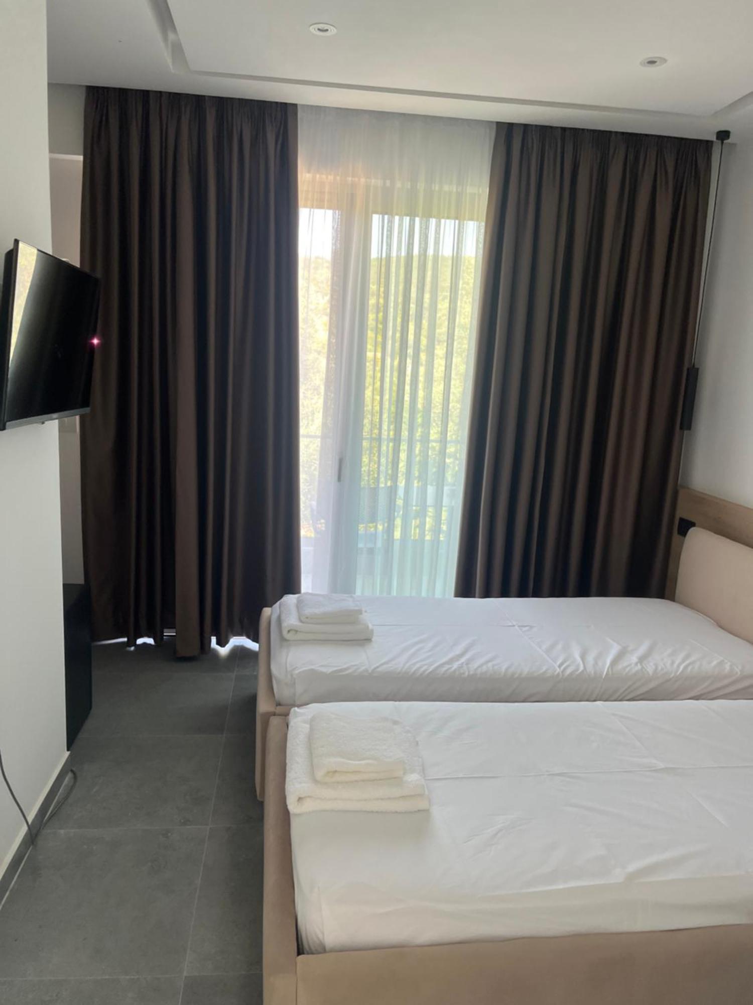 Sun George Bed & Breakfast Himarë Dış mekan fotoğraf